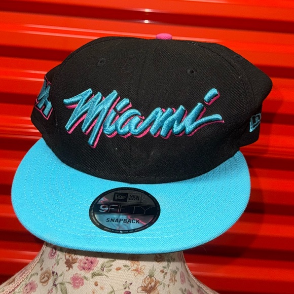Miami Heat Miami Vice Summer Nights Script SnapBack Cap New era - Picture 1 of 4